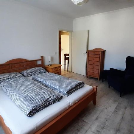 Ruhig Gelegene 2-Zi Fewo, Wallbox, Balkon Essen Luaran gambar