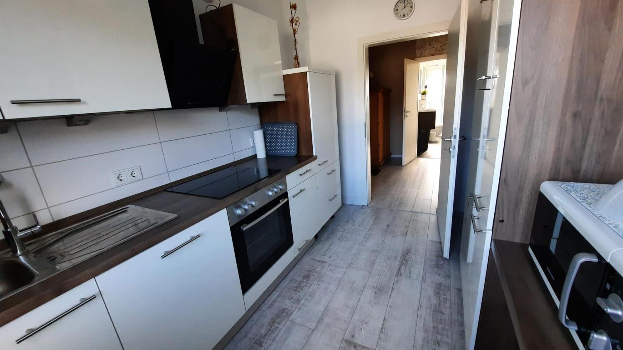Ruhig Gelegene 2-Zi Fewo, Wallbox, Balkon Essen Luaran gambar