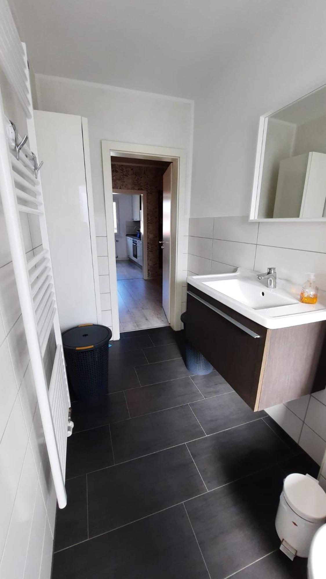 Ruhig Gelegene 2-Zi Fewo, Wallbox, Balkon Essen Luaran gambar