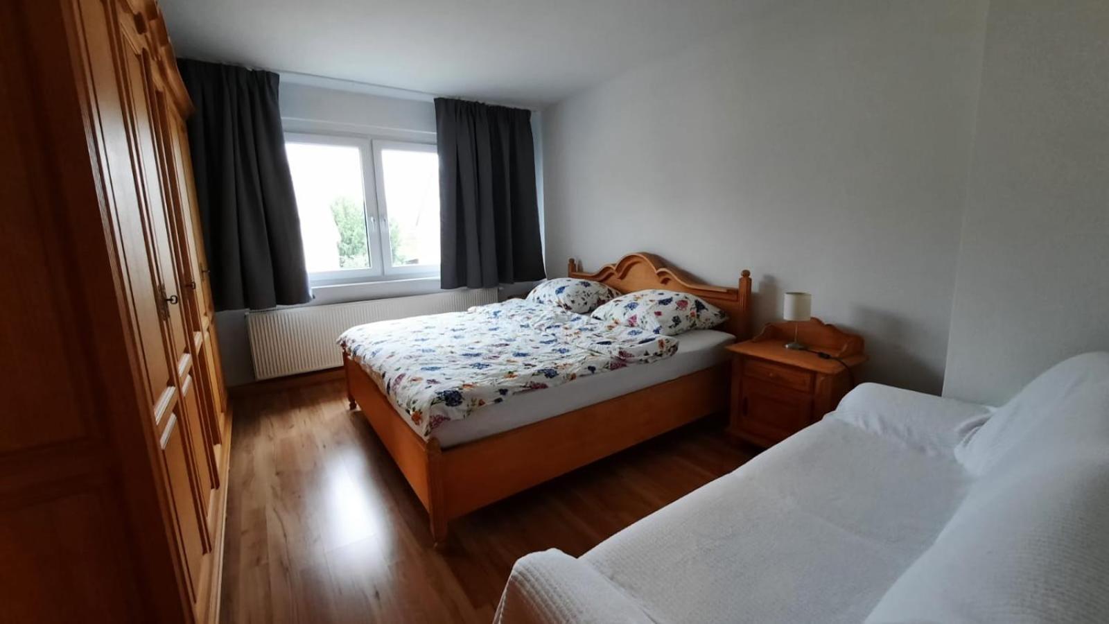 Ruhig Gelegene 2-Zi Fewo, Wallbox, Balkon Essen Luaran gambar