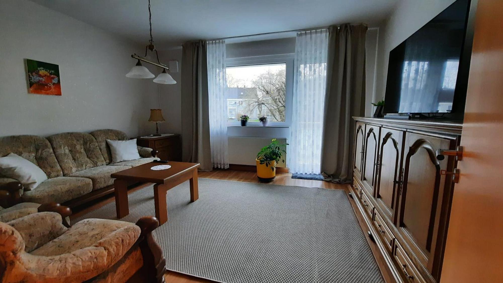 Ruhig Gelegene 2-Zi Fewo, Wallbox, Balkon Essen Luaran gambar