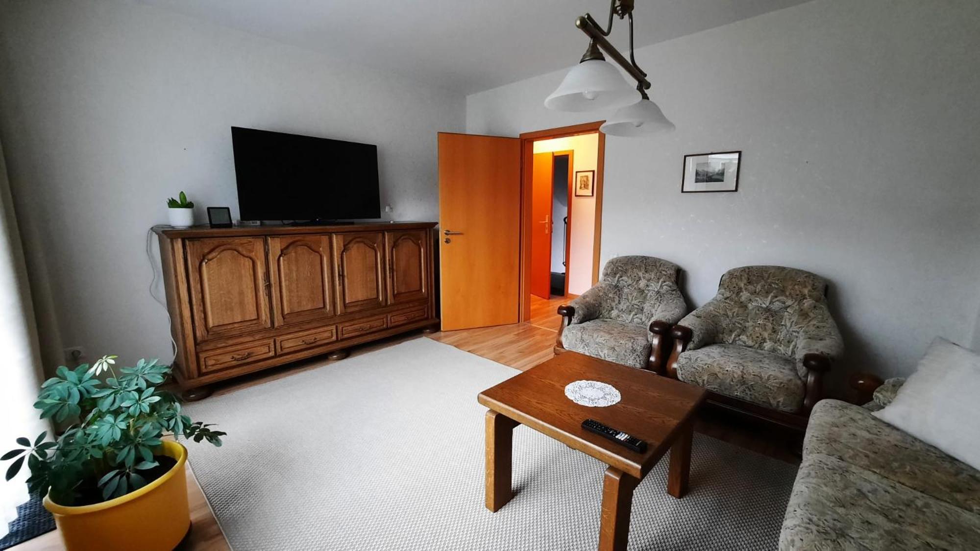 Ruhig Gelegene 2-Zi Fewo, Wallbox, Balkon Essen Luaran gambar